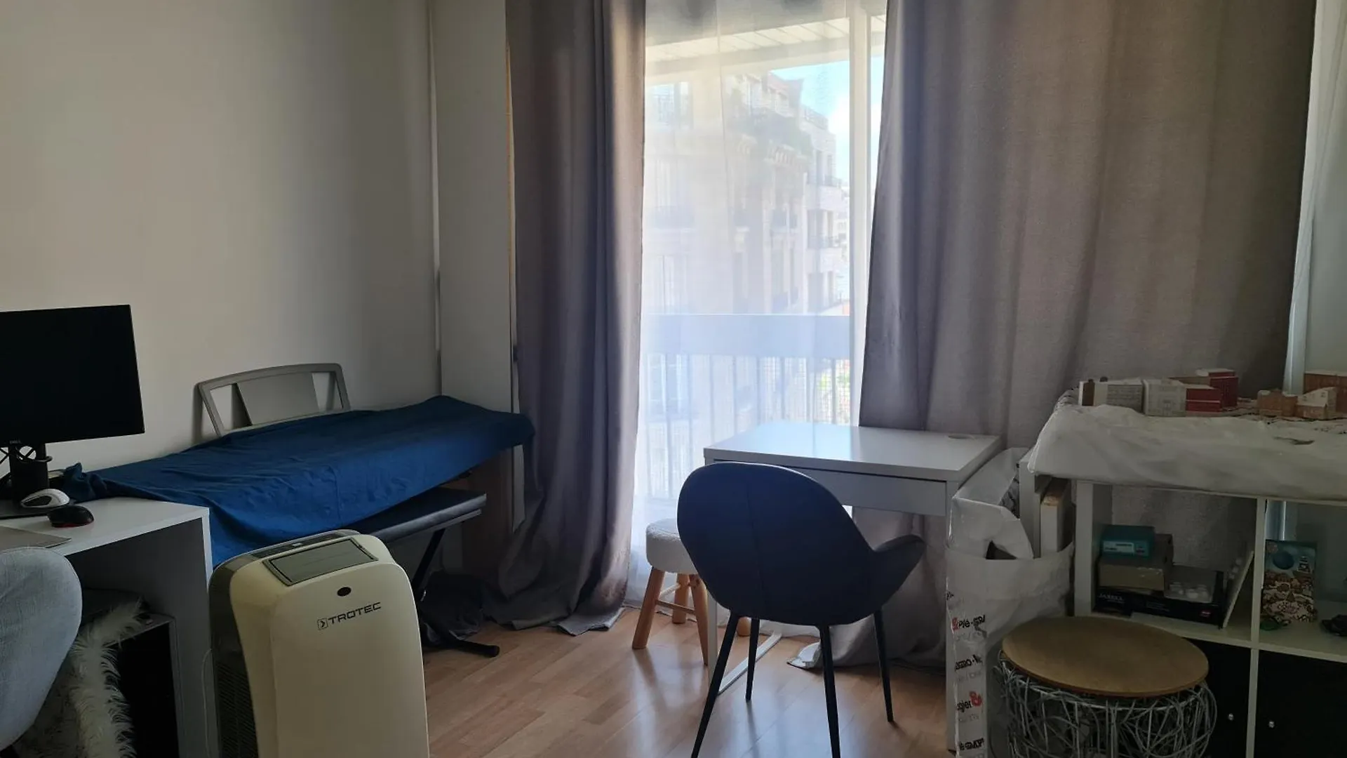 Luminous With Air Conditioning, Eiffel Tower View